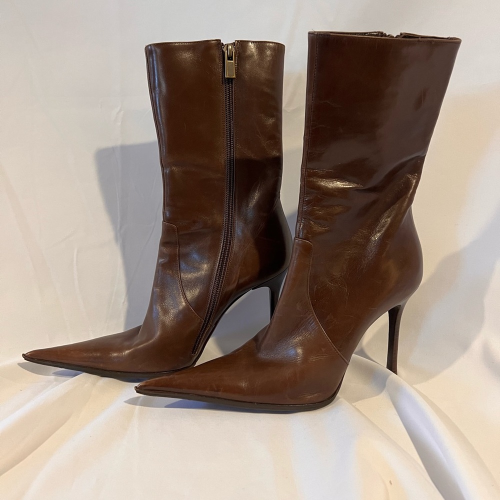 Icone womens leather boots.